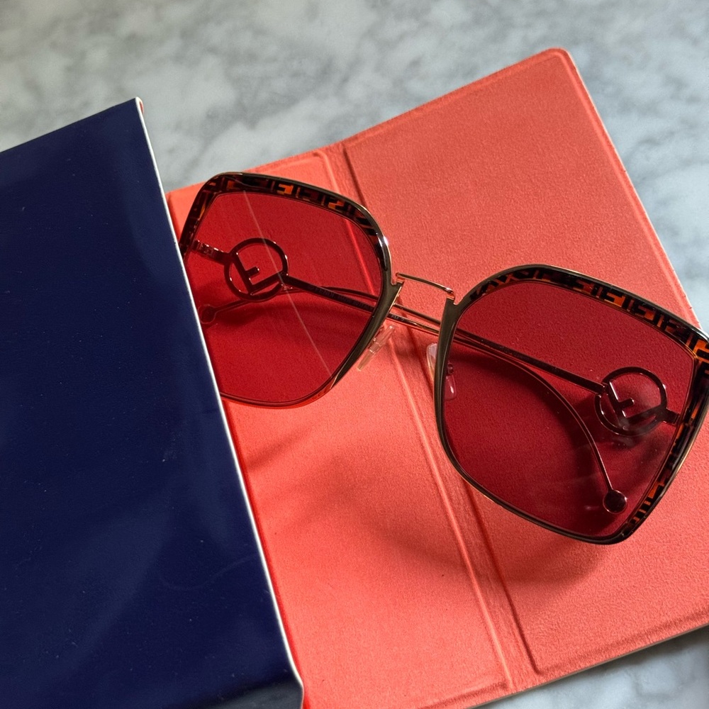 Fendi Square Sunglasses with Red Lenses and Tortoiseshell Trim - Picture 4 of 6